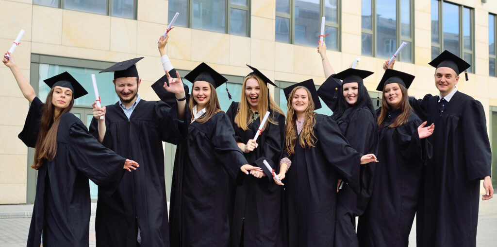 Master post-diploma vs laurea triennale: quale percorso scegliere per entrare subito nel mondo del lavoro?